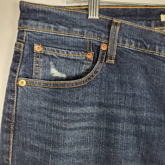 Levis Boyfriend Jeans Women's 32 Waist Cropped Distressed Dark Wash NEW - Picture 4 of 10